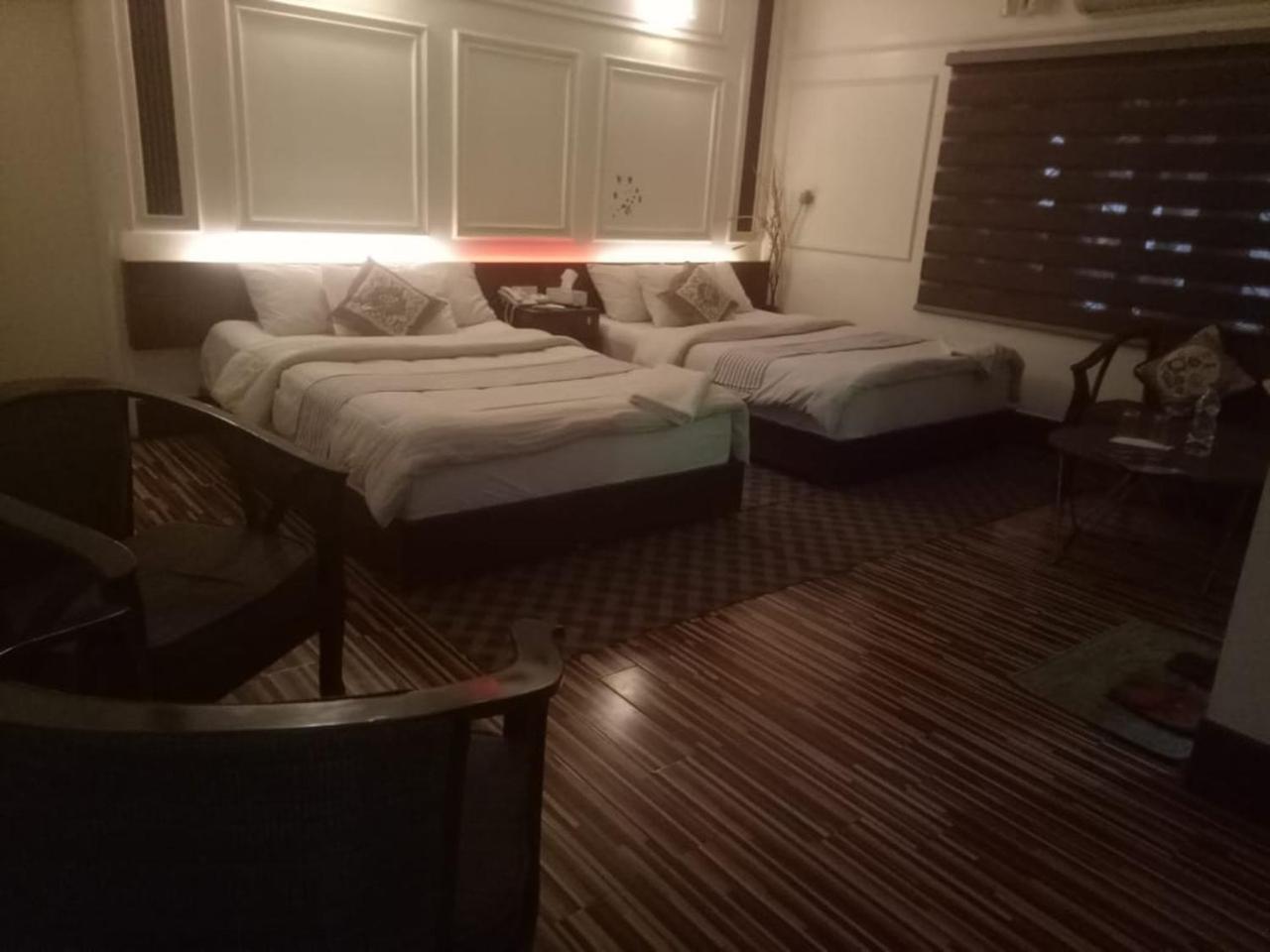 Rezala Restaurant And Residence Дакка Екстер'єр фото